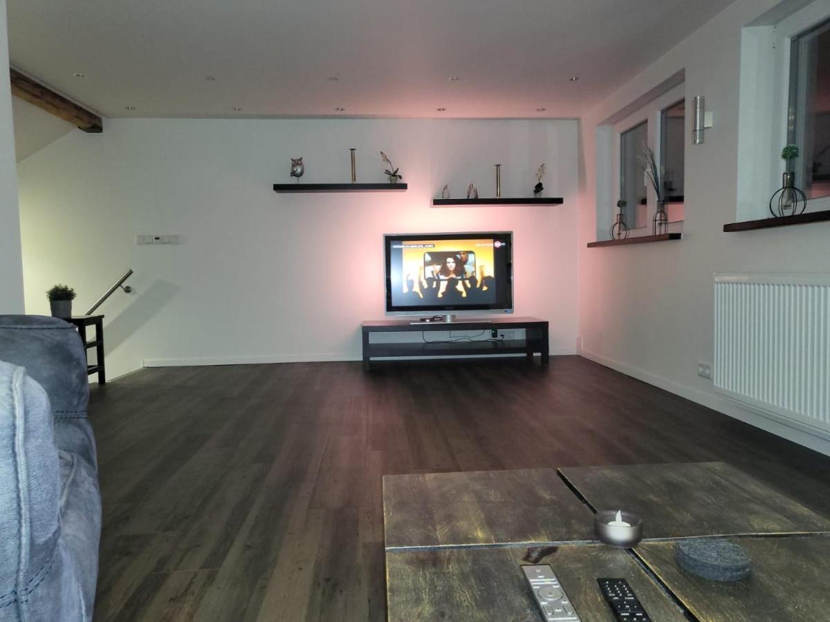 Tritt Ein Bring Glueck Herein - Exquisite 75 Qm - Messenaehe - Parkplatz - Flughafennaehe Dusseldorf Ngoại thất bức ảnh