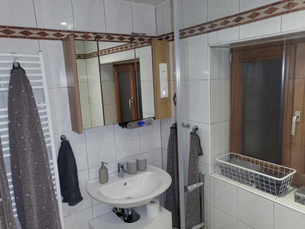 Tritt Ein Bring Glueck Herein - Exquisite 75 Qm - Messenaehe - Parkplatz - Flughafennaehe Dusseldorf Ngoại thất bức ảnh