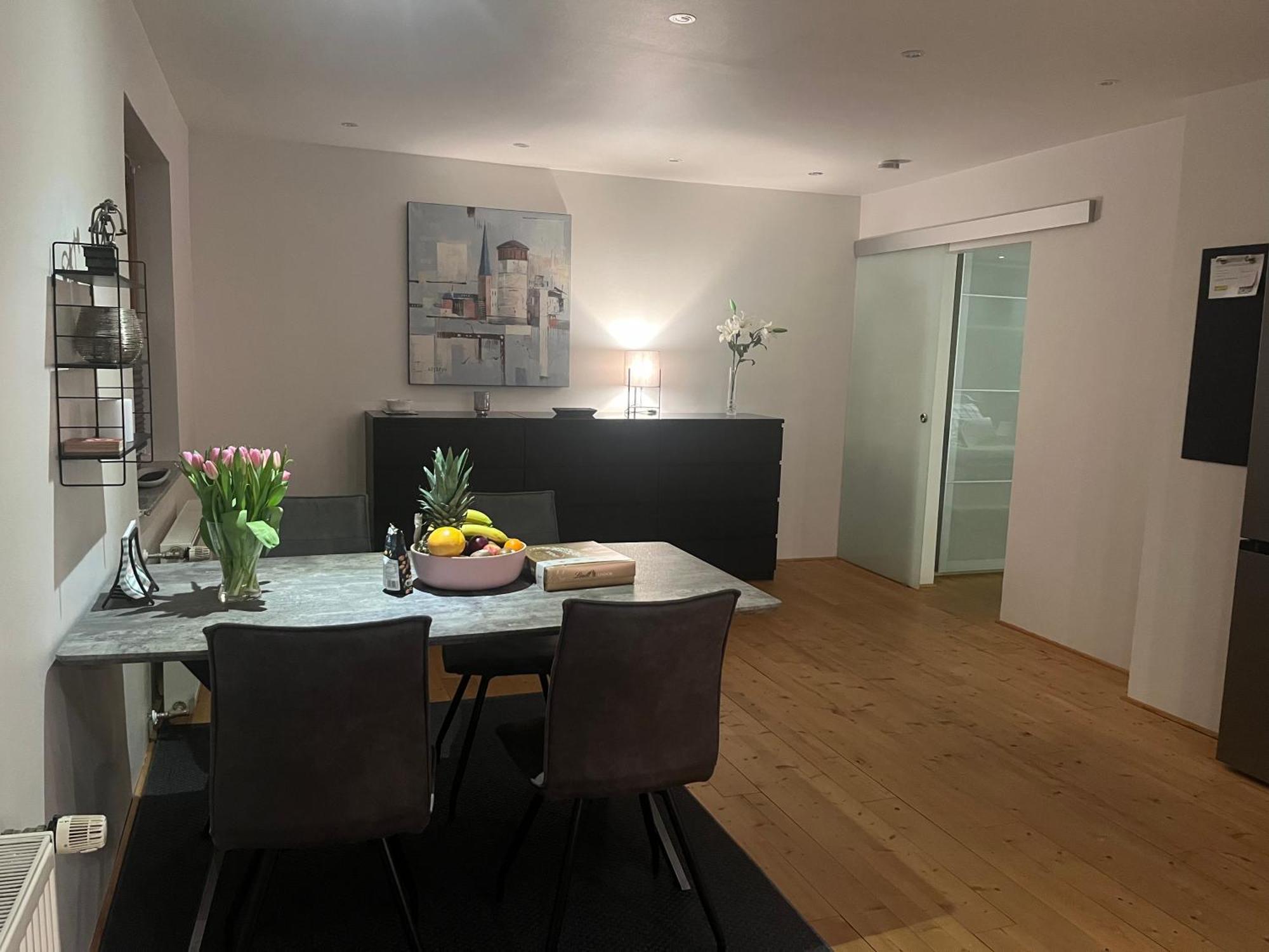 Tritt Ein Bring Glueck Herein - Exquisite 75 Qm - Messenaehe - Parkplatz - Flughafennaehe Dusseldorf Ngoại thất bức ảnh
