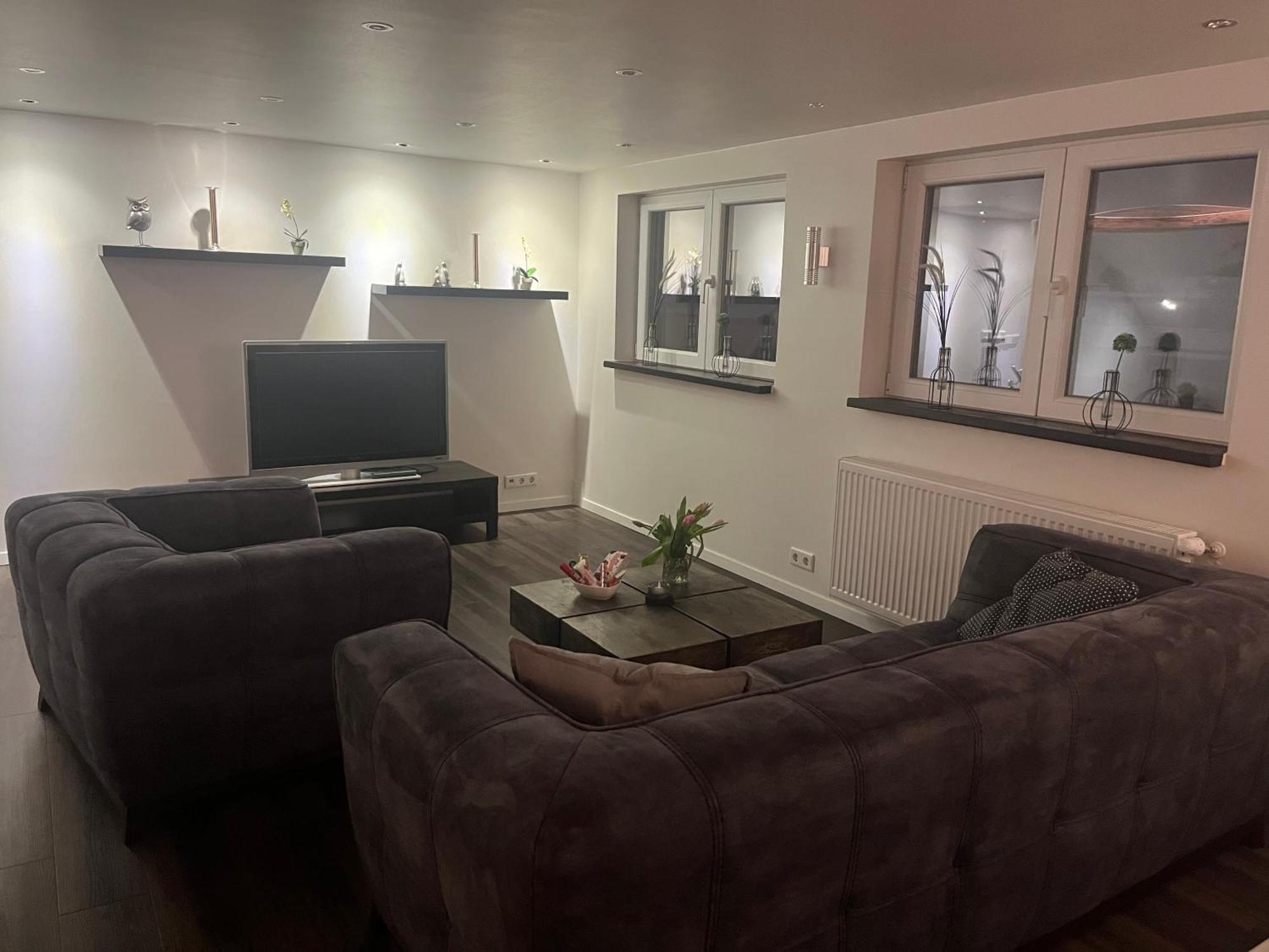 Tritt Ein Bring Glueck Herein - Exquisite 75 Qm - Messenaehe - Parkplatz - Flughafennaehe Dusseldorf Ngoại thất bức ảnh